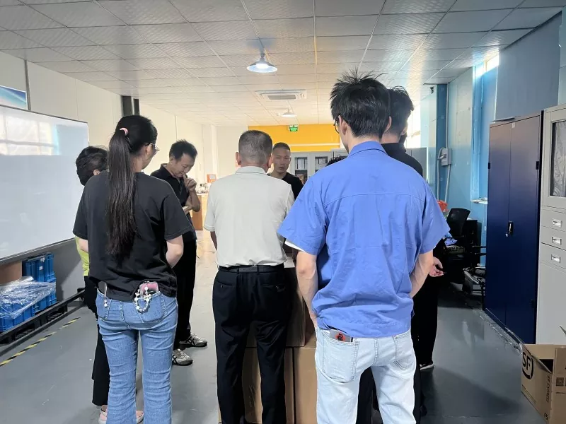 การรวมกลุ่มช่วงเช้าทุกวันของ TAIFNO: ทุกแผนกสอดคล้องกับคุณภาพและการส่งมอบตรงเวลา